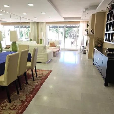 Bonito Piso Con Jardines Y Piscina *