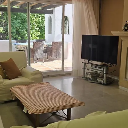 Bonito Piso Con Jardines Y Piscina *