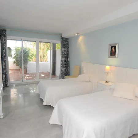 Bonito Piso Con Jardines Y Piscina Appartement Estepona