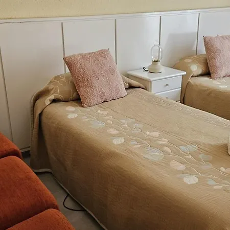 Bonito Piso Con Jardines Y Piscina Estepona