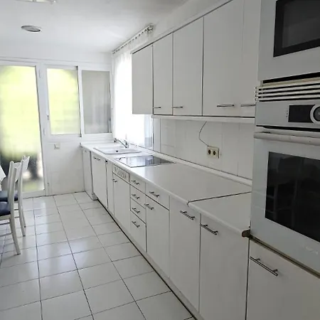 Bonito Piso Con Jardines Y Piscina