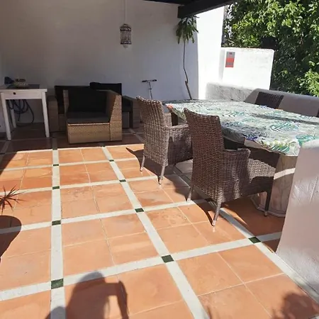 Bonito Piso Con Jardines Y Piscina Estepona