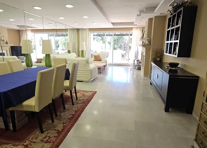 Bonito Piso Con Jardines Y Piscina Διαμέρισμα