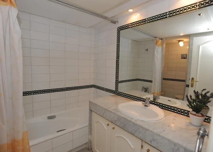 Bonito Piso Con Jardines Y Piscina Διαμέρισμα *